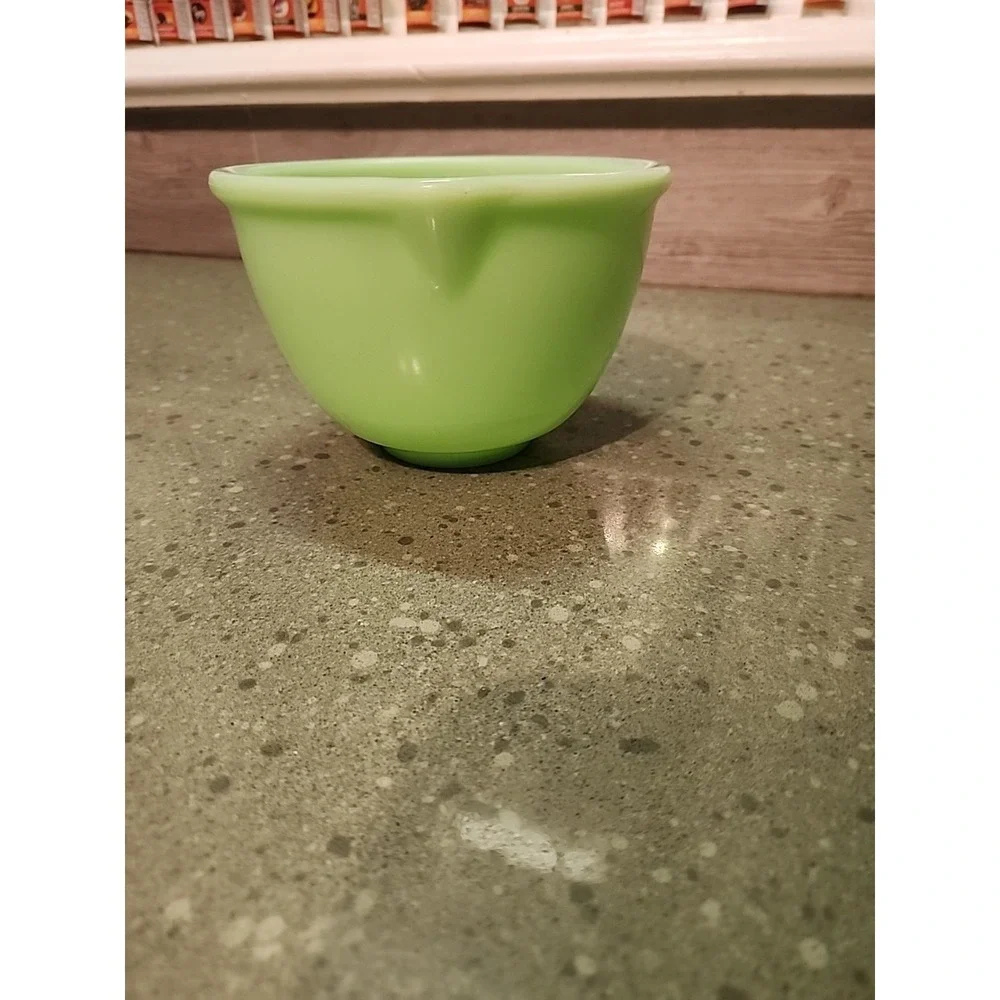VTG Uranium Jadeite Sunbeam Mixing Bowl , Small